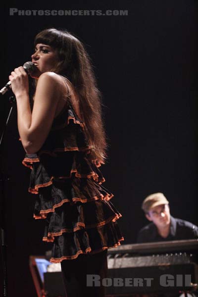 NOUVELLE VAGUE - 2006-06-14 - PARIS - Le Bataclan - Phoebe Tolmer - Marc Collin